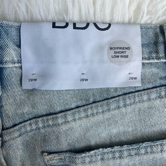 URBAN BDG LIGHT WASH BOYFRIEND LOW RISE DISTRESSED DENIM MICRO SHORTS 28 - Picture 3 of 6